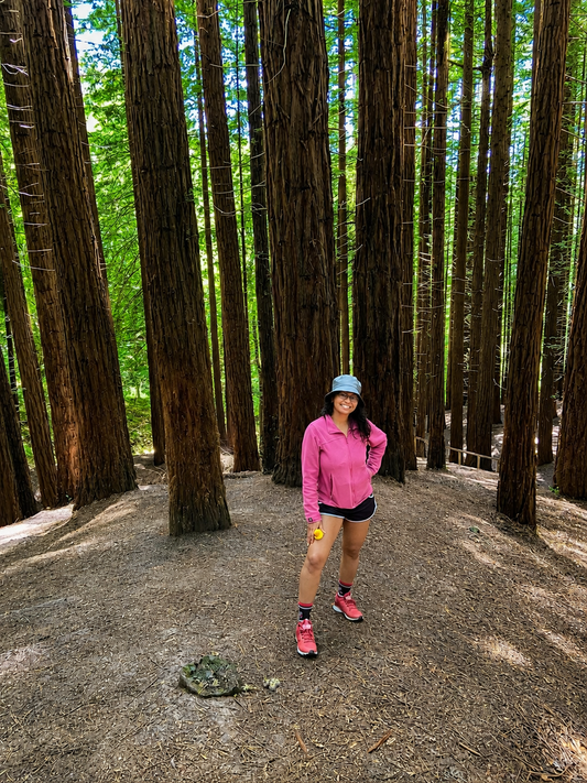 Qué ropa llevar para hacer senderismo en verano: la guía definitiva para caminar con calor de forma segura